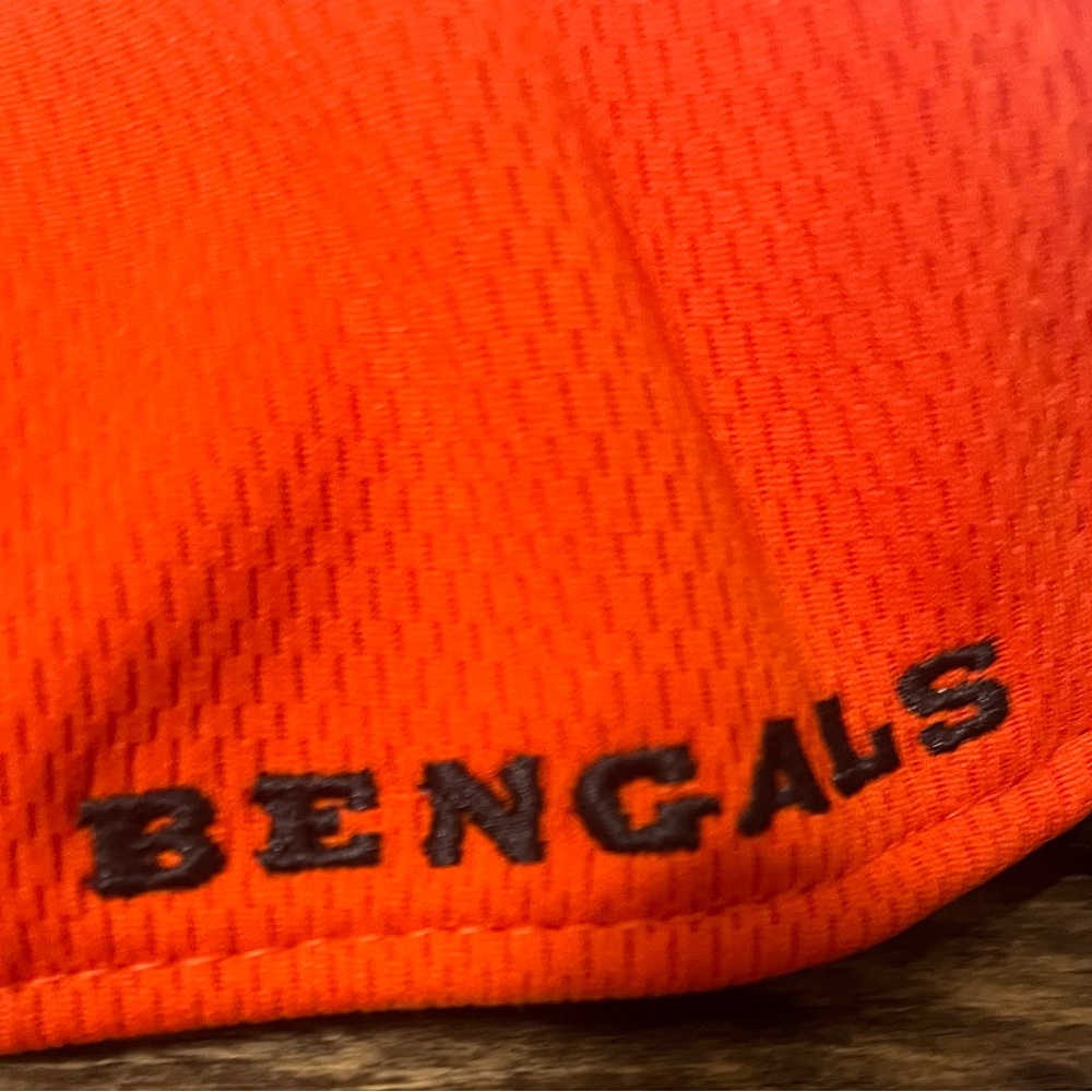 Bengals Sideline 39Thirty stretch Fit small-medium NWT - Picture 4 of 4